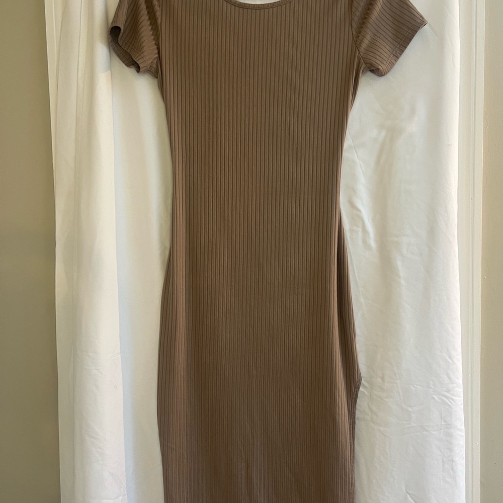 Saints Tan Midi Dress with Elegant Silhouette